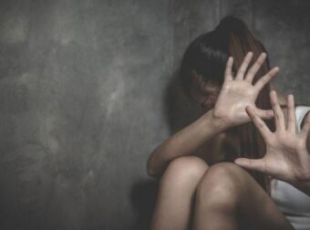 Πατέρας βίαζε 12 χρόνια την κορούλα του