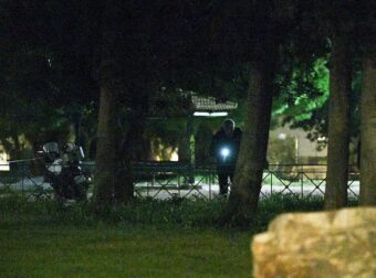 ΟΛΗ Η ΓΑΔΑ ΣΤΟΥΣ ΔΡΟΜΟΥΣ: ΑΥΤΟΣ ΕΙΝΑΙ Ο ΔΟΛΟΦΟΝΟΣ ΤΟΥ 25ΧΡΟΝΟΥ ΓΙΟΥ ΑΞΙΩΜΑΤΙΚΟΥ ΣΤΟΝ ΑΓΙΟ ΔΗΜΗΤΡΙΟ