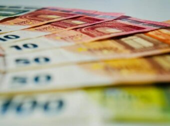 Πρωτομαγιά: Πώς αμείβεται η εργασία την αργία – Τι ισχύει για μισθούς και προσαυξήσεις