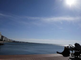 Θα γεμίσουν… οι παραλίες: «Κλείδωσε» – Αυτός θα είναι ο καιρός του Μαΐου – Η πρόβλεψη ανά δεκαήμερο – Πώς θα κάνουμε Πρωτομαγιά