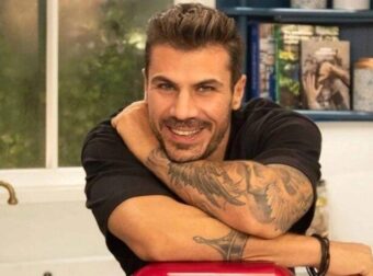 Ο Άκης Πετρετζίκης λύνει το μυστήριο – Πού πρέπει να βάζουμε τα αυγά στο ψυγείο;