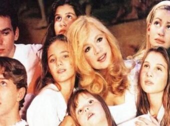 Πρώτη φορά στη δημοσιότητα: Φώτο της Αλίκης, κάθεται βουρκωμένη στα παρασκήνια της τελευταίας της παράστασης