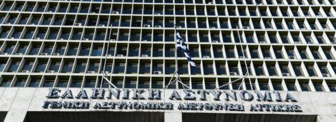 Μπαγκλαντεσιανός βρέθηκε νεκρός στα κρατητήρια της ΓΑΔΑ – Είχε κληθεί ΕΚΑΒ νωρίτερα, αλλά κρίθηκε ότι δεν χρειαζόταν νοσοκομείο