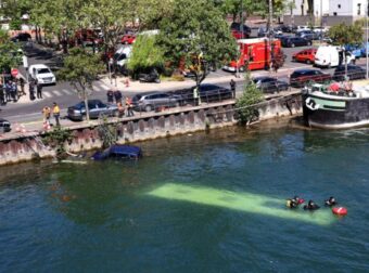 Γαλλία: Απίστευτο περιστατικό – Λεωφορείο με επιβάτες έπεσε μέσα σε ποτάμι