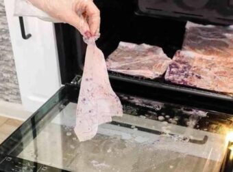 Το μυστικό της γιαγιάς για τον απόλυτο καθαρό φούρνο. Γλίτσες, λάδια, βρωμιές εξαφανίζονται