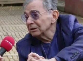 Τέρης Χρυσός: «Δεν παντρεύτηκα ποτέ εξαιτίας της μάνας μου. Η μια της ξίνιζε και η άλλη της βρώμαγε»