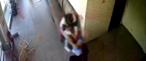 Ηράκλειο: Επίθεση σε καφετέρια – Άρπαξε την πρώην σύντροφό του από τον σβέρκο και την τράβηξε από τα μαλλιά