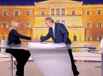 Βασίλης Χιώτης: Αιφνιδίασε on air τη Σία Κοσιώνη και την αποχαιρέτησε στο τελευταίο της δελτίο στον ΣΚΑΪ – «Τιμή μου»