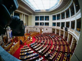 ΣΑΛΟΣ ΜΕ ΤΑ ΠΟΘΕΝ ΕΣΧΕΣ: ΑΥΤΟΣ ΕΙΝΑΙ Ο ΠΙΟ ΠΛΟΥΣΙΟΣ ΠΟΛΙΤΙΚΟΣ ΤΗΣ ΕΛΛΑΔΑΣ