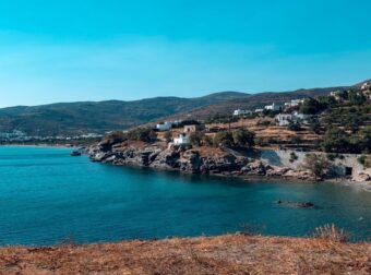 Αγίου Πνεύματος 2026: Πότε «πέφτει» φέτος – Τι ισχύει με την αργία για καταστήματα, σχολεία, τράπεζες και δημόσιες υπηρεσίες