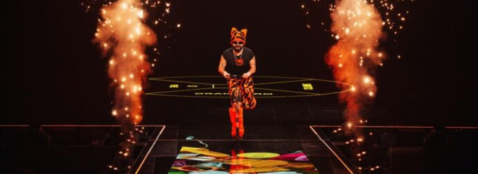 EUROVISION 2026 – ΣΟΒΑΡΟ ΑΤΥΧΗΜΑ ΣΟΚ ΓΙΑ ΤΟΝ AKYLA – ΤΡΑΥΜΑΤΙΣΤΗΚΕ ΚΑΤΑ ΤΟΥΣ ΠΑΝΗΓΥΡΙΣΜΟΥΣ