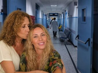Ραγίζει καρδιές η μητέρα της Γωγώς Μαστροκώστα: «Δύο χρόνια παλεύει το παιδί μου» – Η τελευταία σκληρή ανακοίνωση των γιατρών