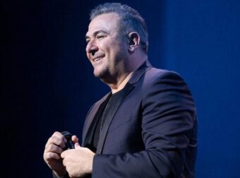 Το πρόβλημα υγείας του Αντώνη Ρέμου που τον ανάγκασε να ακυρώσει τις εμφανίσεις του