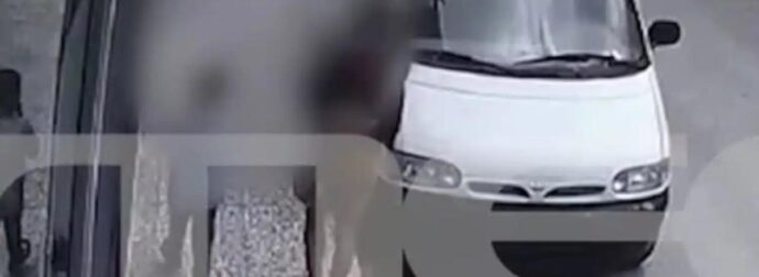 Μενίδι: 16χρονη και 8χρονος έριξαν στο έδαφος πεθερά βουλευτή για τη ληστέψουν – Δείτε βίντεο