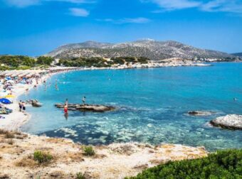 Για όσους μείνουν στην Αθήνα το τριήμερο του Αγίου Πνεύματος: Η κοντινή παραλία που θυμίζει νησί