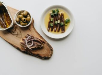 Συναγερμός και επείγουσα ανάκληση για ελληνική ρέγγα λόγω κινδύνου αλλαντίασης