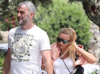 Τι είπε η 18χρονη κόρη της Μαστροκώστα στους δημοσιογράφους έξω από τον Ευαγγελισμό