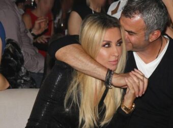 Γύριζε άυπνος με την τελευταία πτήση μόνο για να τη δει: Η άγνωστη καθημερινή θυσία του Δέλλα για τη Γωγώ Μαστροκώστα