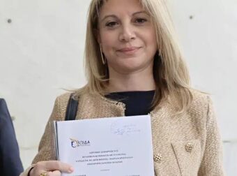 Καρυστιανού από τον Άρειο Πάγο: «Η κοινωνία απαιτεί αναγέννηση»