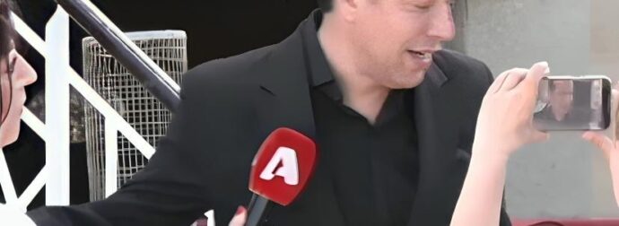 Το τελευταίο αντίο στη Γωγώ Μαστροκώστα αυτή την ώρα: Καταρρακωμένος ο Χάρης Σιανίδης δεν άντεξε