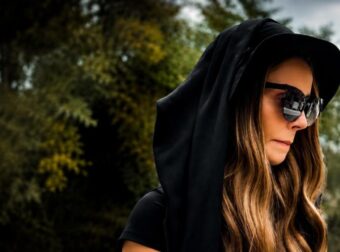 Ράγισε καρδιές η Ιωάννα Λίλη στην κηδεία της Γωγώς Μαστροκώστα – «Περίμενα να πάμε μαζί στο…»