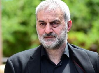Κηδεία Μαστροκώστα: Tι έκανε ο Δέλλας μέσα στο νεκροταφείο αμέσως μετά την ταφή της στο Ευηνοχώρι – Η συγκλονιστική κίνηση που «τσακίζει» κόκαλα