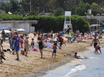 «Κλείδωσε» ο καιρός του Αγίου Πνεύματος: Καλοκαιράκι με 30άρια το τριήμερο, ετοιμαστείτε για μπάνια – Πού θέλει προσοχή για μπουρίνια