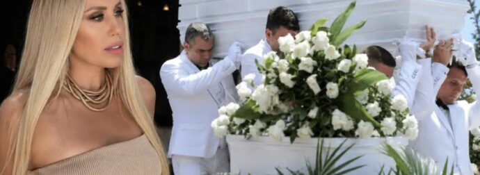 Ντροπή και αίσχος! Η αποτρόπαια φωτογραφία με τη Γωγώ στο φέρετρο που κάνει τον γύρω του διαδικτύου