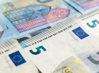 Ανακοινώθηκε πότε πληρώνεται το έκτακτo επίδoμα παιδιού