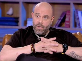 Η δουλειά του Μιχάλη Κουινέλη που… δεν ξέρει κανείς: «Έχω δουλέψει σε γραφείο κηδειών, πήγαινα τους ανθρώπους από το σπίτι στο ψυγείο»