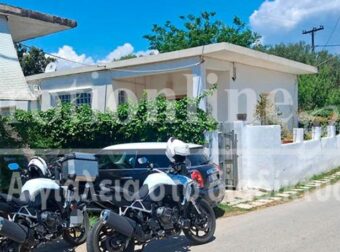 ΕΚΤΑΚΤΟ ΤΩΡΑ: ΕΔΩ ΒΡΕΘΗΚΑΝ ΜΑΧΑΙΡΩΜΕΝΟΙ, ΣΕ ΛΙΜΝΗ ΑΙΜΑΤΟΣ, Η ΜΑΝΑ ΚΑΙ Ο ΓΙΟΣ ΣΤΟ ΑΙΓΙΟ – ΑΥΤΟ ΕΙΝΑΙ ΤΟ ΣΠΙΤΙ – ΕΤΣΙ ΤΟΥΣ ΒΡΗΚΑΝ