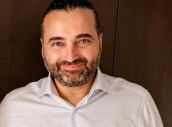 Χτύπησαν με γκλίτσα στο κεφάλι τον Αλέξανδρο Δασκαλάκη -Βίντεο-ντοκουμέντα πριν καταρρεύσει, μετά τον άγριο ξυλοδαρμό του από τους βοσκούς