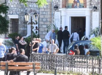 Αίγιο: «Πάγωσαν» όλοι στην εκκλησία – Τι συνέβn στην κηδεία Μαρίας και Ολύμπιου