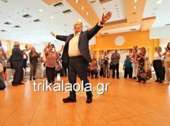 Δημήτρης Κουτσούμπας: Το βαρύ ζεϊμπέκικο που χόρεψε στα Τρίκαλα