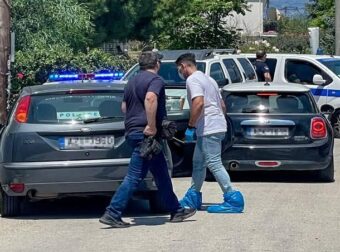 ΔΙΠΛΟ ΦΟΝΙΚΟ ΣΤΟ ΑΙΓΙΟ: ΤΙ ΒΡΗΚΑΝ ΟΙ ΑΣΤΥΝΟΜΙΚΟΙ ΜΕΣΑ ΣΤΟ ΣΠΙΤΙ ΠΟΥ ΑΝΑΤΡΕΠΕΙ ΤΑ ΠΑΝΤΑ – ΤΙ ΑΠΑΝΤΑ Ο ΙΤΑΛΟΣ