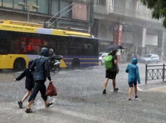 ΚΑΙΡΟΣ: ΡΑΓΔΑΙΑ ΜΕΤΑΒΟΛΗ ΣΗΜΕΡΑ: ΕΡΧΟΝΤΑΙ ΑΠΟ ΩΡΑ ΣΕ ΩΡΑ ΜΠΟΡΕΣ ΚΑΙ ΚΑΤΑΙΓΙΔΕΣΣ