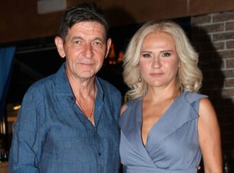 Γεράσιμος Σκιαδαρέσης για Μπέσσυ Μάλφα: «Δεν έψαχνα μια τέτοια σύζυγο! Όταν γνωριστήκαμε ήταν μια μηχανόβια και φορούσε…»