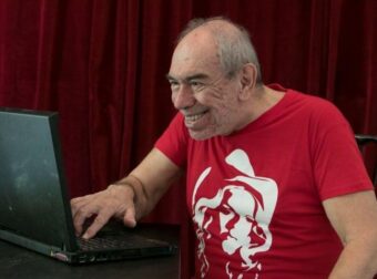 ΝΕΚΡΟΣ Ο ΗΘΟΠΟΙΟΣ ΣΩΤΗΡΗΣ ΤΣΟΓΚΑΣ – ΗΤΑΝ ΠΑΝΤΡΕΜΕΝΟΣ ΜΕ ΤΗΝ ΜΑΙΡΗ ΡΑΖΗ, ΘΡΗΝΟΣ ΓΙΑ ΤΗΝ ΗΘΟΠΟΙΟ