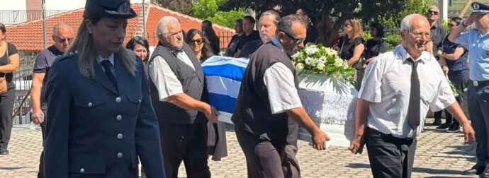 «Λες και…»: Πάγωσαν όλοι στην κηδεία της Αντιγόνης με αυτό που φώναζε η χαροκαμένη μητέρα της