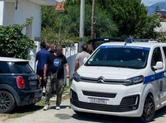 Ανατροπή στο διπλό φονικό στο Αίγιο – Βρέθηκε «κρυφή» πόρτα, σοκ με αυτά που βρήκαν μέσα