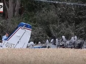 ΝΕΚΡΟΣ Ο ΠΑΜΠΛΟΥΤΟΣ ΓΑΛΛΟΣ ΕΠΙΧΕΙΡΗΜΑΤΙΑΣ – ΣΥΝΕΤΡΙΒΗ ΤΟ ΠΑΝΑΚΡΙΒΟ ΑΕΡΟΠΛΑΝΟ ΤΟΥ
