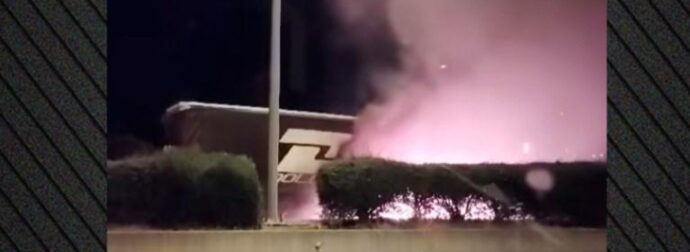 ΠΟΛΥ ΣΚΛΗΡΕΣ ΕΙΚΟΝΕΣ: ΝΤΑΛΙΚΑ ΓΕΜΑΤΗ ΜΕ ΚΑΡΠΟΥΖΙΑ ΤΥΛΙΓΕΤΑΙ ΣΤΙΣ ΦΛΟΓΕΣ ΣΤΗΝ ΙΟΝΙΑ ΟΔΟ – ΚΥΚΛΟΦΟΡΕΙ ΠΑΝΤΟΥ ΤΟ ΒΙΝΤΕΟ