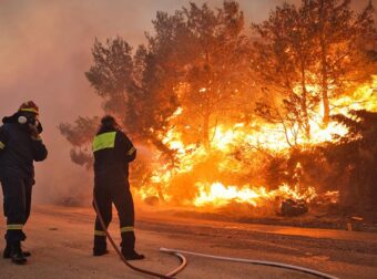ΠΥΡΙΝΗ ΚΟΛΑΣΗ – ΕΙΚΟΝΕΣ ΚΑΤΑΣΤΡΟΦΗΣ: ΤΕΡΑΣΤΙΑ ΦΩΤΙΑ ΣΕ ΠΑΣΙΓΝΩΣΤΟ ΣΤΟ ΗΡΑΚΛΕΙΟ ΚΡΗΤΗΣ