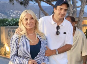 Φαίη Σκορδά: Πόζαρε στην Αντίπαρο με άψογο στυλ, σαν Ελληνίδα θεά