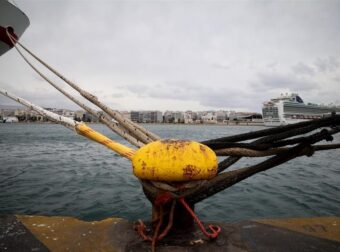 Αίγινα: Σοβαρή βλάβη σε πλοίο γεμάτο κόσμο – Μεγάλη ανησυχία για τους 79 επιβάτες