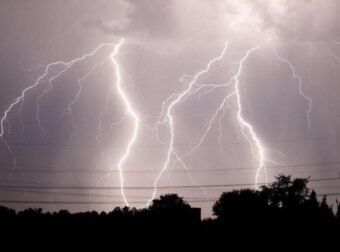 Φθινόπωρο ξανά… μέσα στο καλοκαίρι: Από τον καύσωνα στα επικίνδυνα φαινόμενα – Η ημέρα που ξεκινάει η ραγδαία αλλαγή του καιρού – Προειδοποίηση Μαρουσάκη