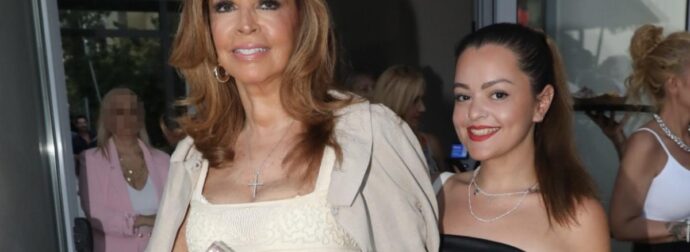 Tρισευτυχισμένη και περήφανη μαμά η Μιμή Ντενίση: Ανακοίνωσε τα ευχάριστα για την κόρη της Μαριτίνα, με μία φωτογραφία και όλοι της εύχονται