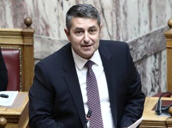 Όρθιος στα πόδια του, στον Ευαγγελισμό, ο Γιώργος Μυλωνάκης: Το «ευχαριστώ» στους γιατρούς, το 1ο μήνυμά του μετά το εγκεφαλικό και η φώτο