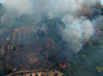 Έκτακτο Τώρα: Μεγάλη φωτιά στην Κόρινθο – Ήχησε το 112, μάχη για να μην επεκταθεί το μέτωπο