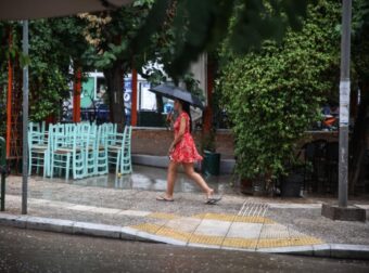 Σάββατο με… άγριες διαθέσεις: Αλλάζει ο καιρός από ώρα σε ώρα, έρχονται καταιγίδες και δυνατοί άνεμοι – Οι περιοχές που θα «πνιγούν»